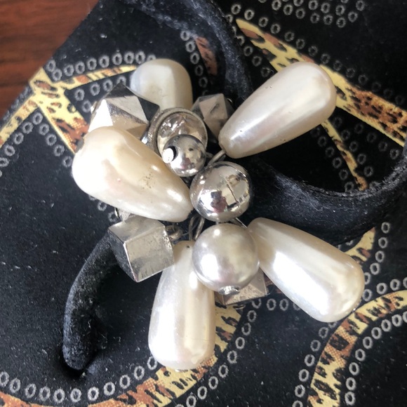 GUESS RUBBER SANDALS BLACK WITH PEARLS/SILVER - Picture 4 of 4